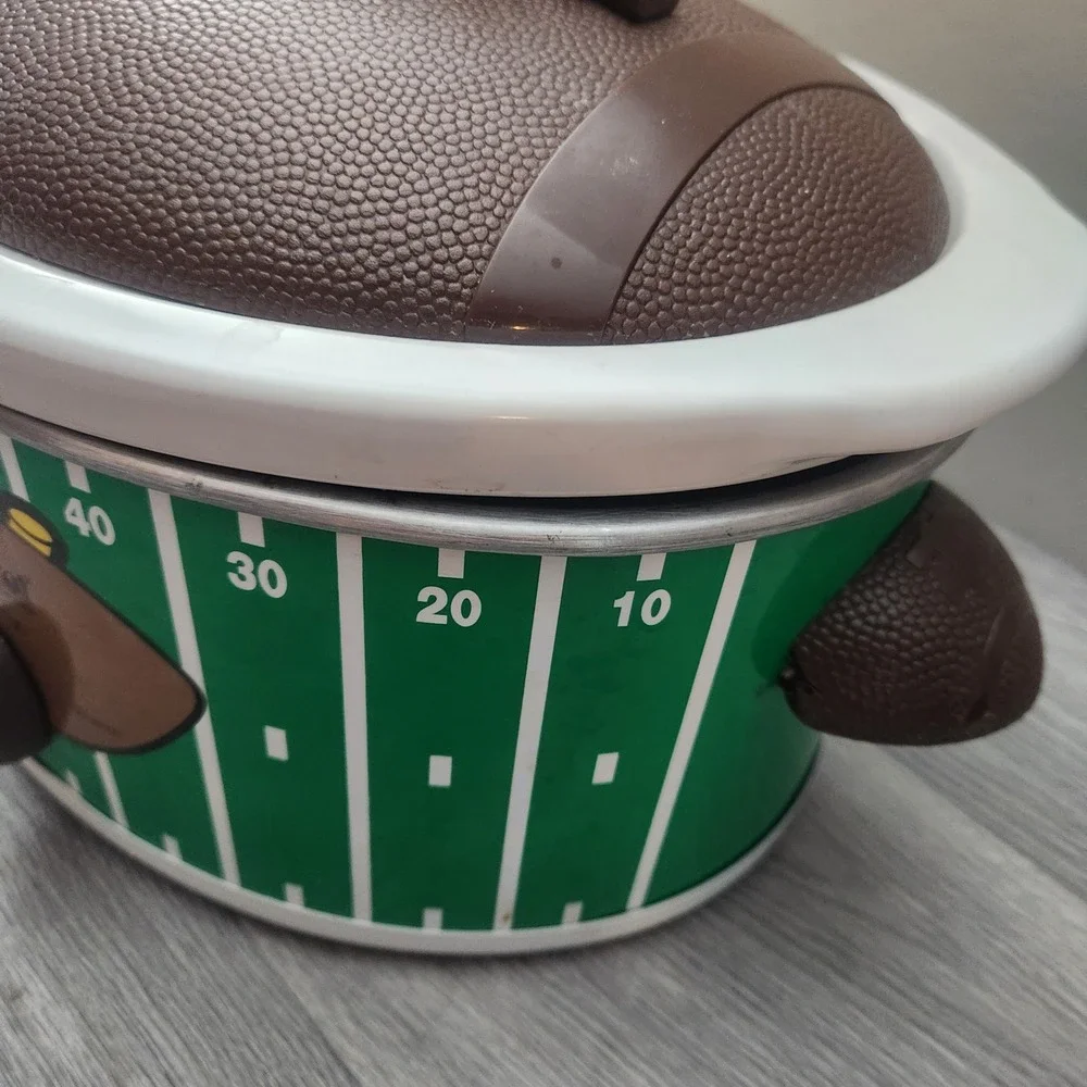 Vintage Rival Crock-Pot Slow Cooker 5qt Football 50 Yard Line Sports Game Day
